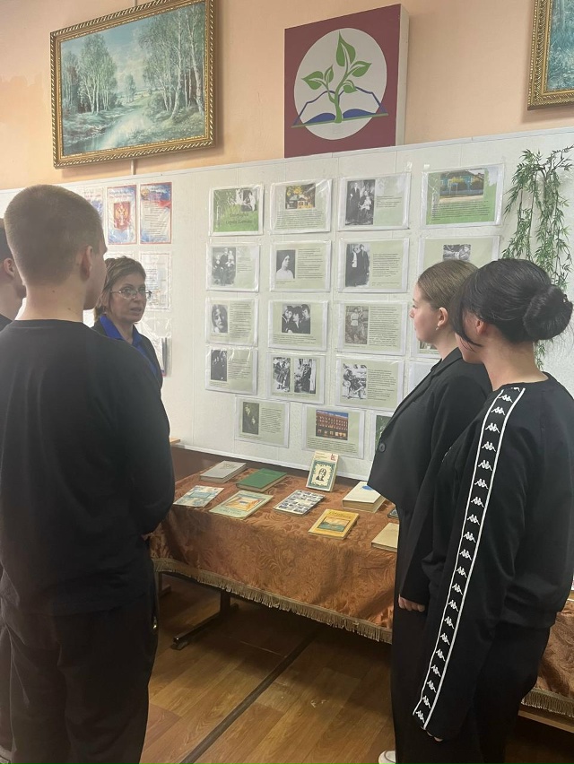 В Дубровской № 1 СОШ состоялось мероприятие, посвященное С.А.Есенину