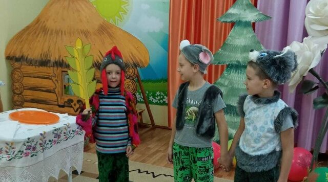 Воспитанники Дубровского детского сада № 4 посмотрели постановку по сказке «Колосок»