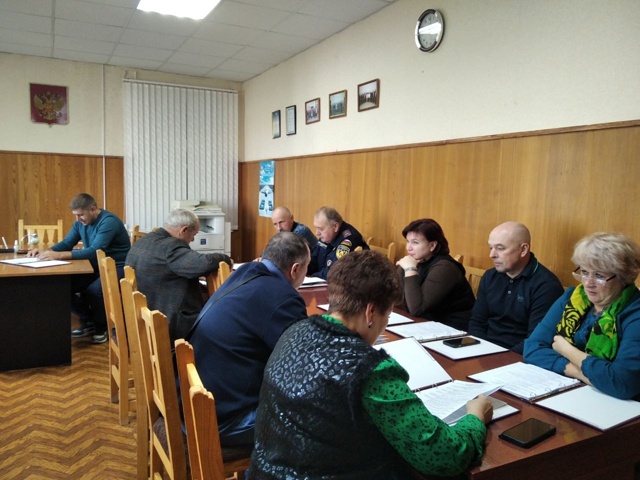 Обсуждение ключевых вопросов на заседании Совета народных депутатов