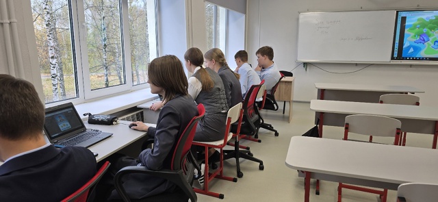 Для учащихся Дубровской № 2 СОШ прошел урок информатике «ИИ-агенты»