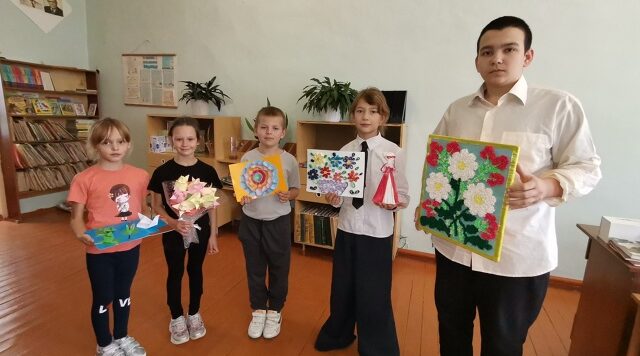 Учащиеся Рябчинской СОШ участвуют в школьном этапе выставки «Бумажная Вселенная».