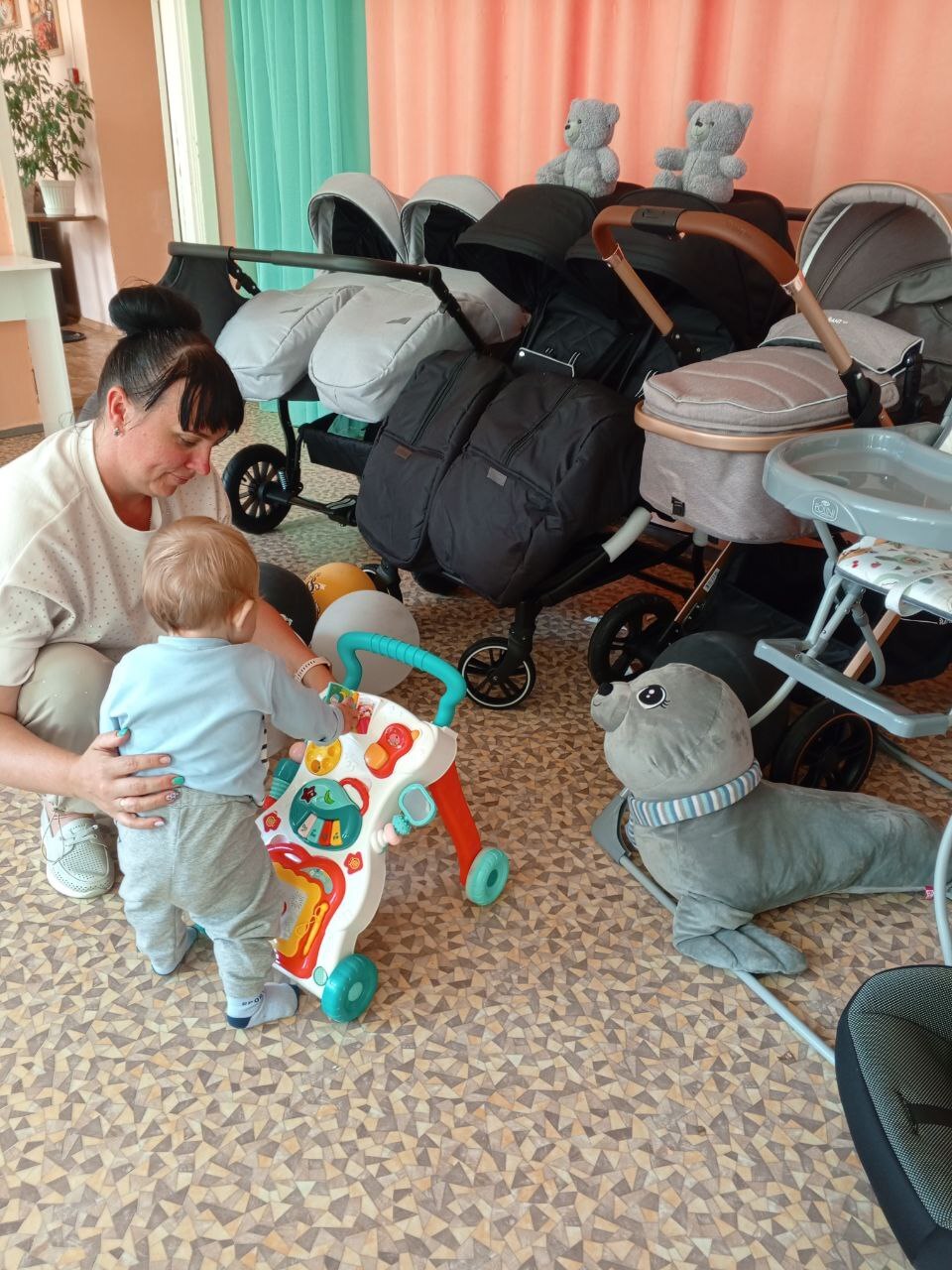 В ГБУ «КЦСОН Дубровского района» работает пункт проката предметов первой необходимости для семей с новорождёнными детьми и детьми возрастом до 3-х лет