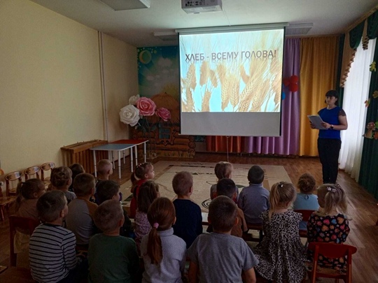 В Дубровском детском саду №4 состоялся тематический день, посвящённый празднику хлеба