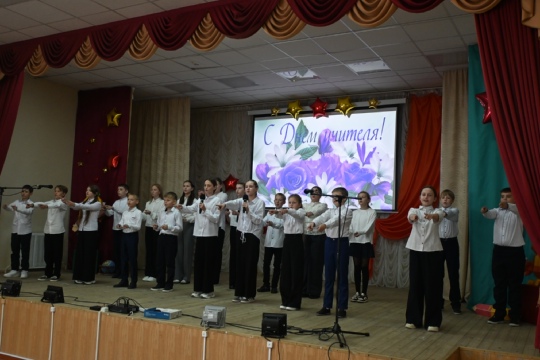 Праздничный концерт ко Дню учителя в МБОУ «Сещинская СОШ им. К.Я. Поварова»