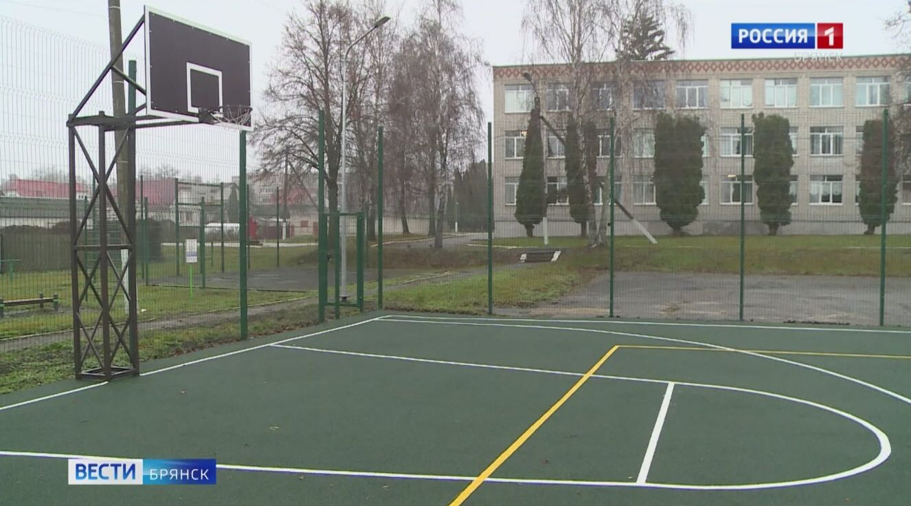 В Стародубе благоустраиваются новые детские и спортплощадки