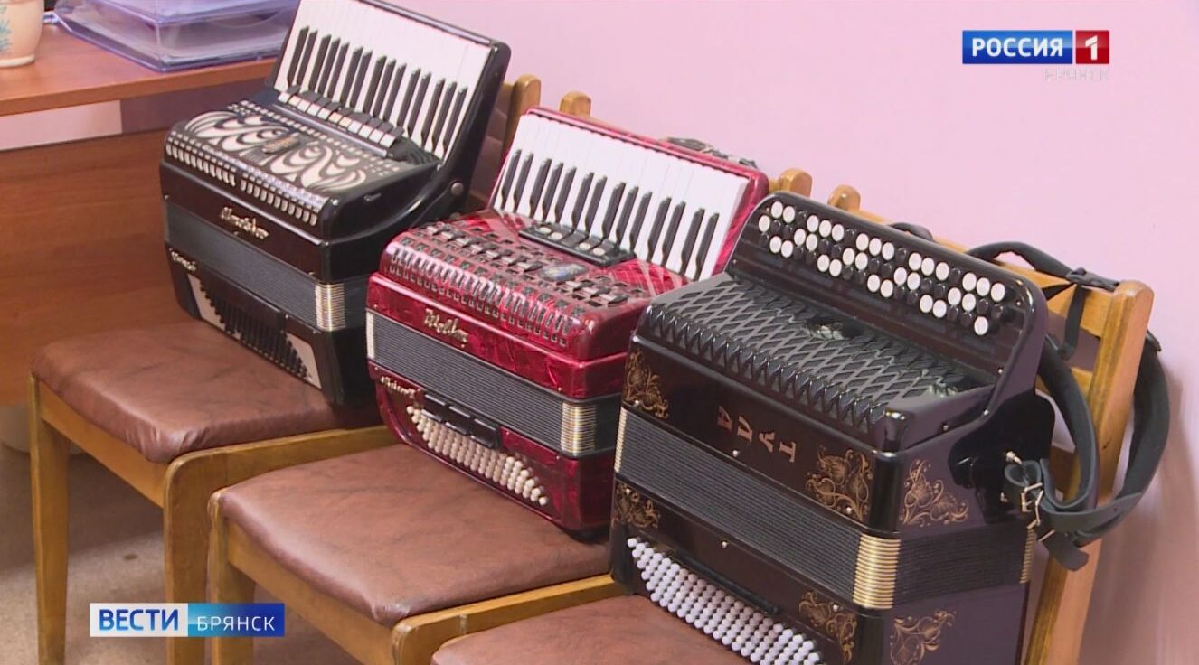 Для Дубровской детской школы искусств приобрели новые музыкальные инструменты и оборудование