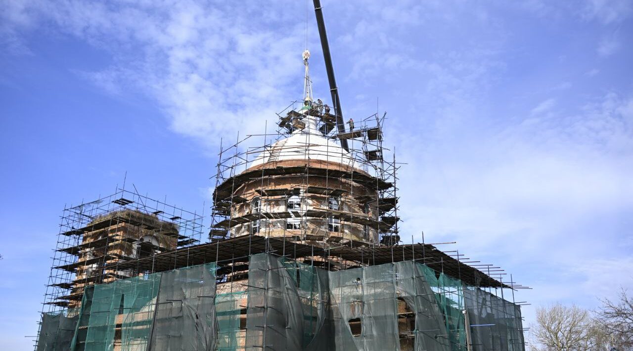 В Брянской области освятили купол и крест храма в честь Покрова Пресвятой Богородицы