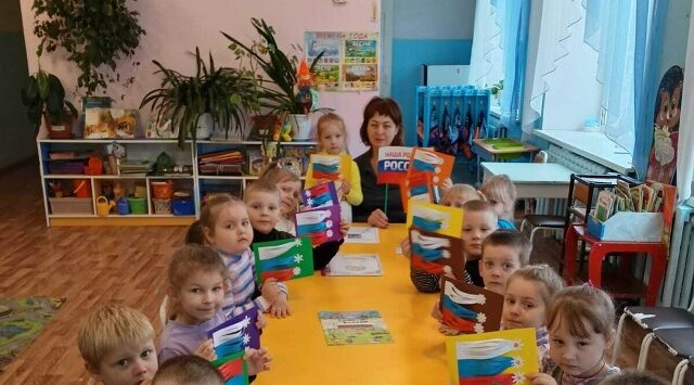 В Дубровском детском саду № 2 прошли мероприятия, посвященные Дню народного единства