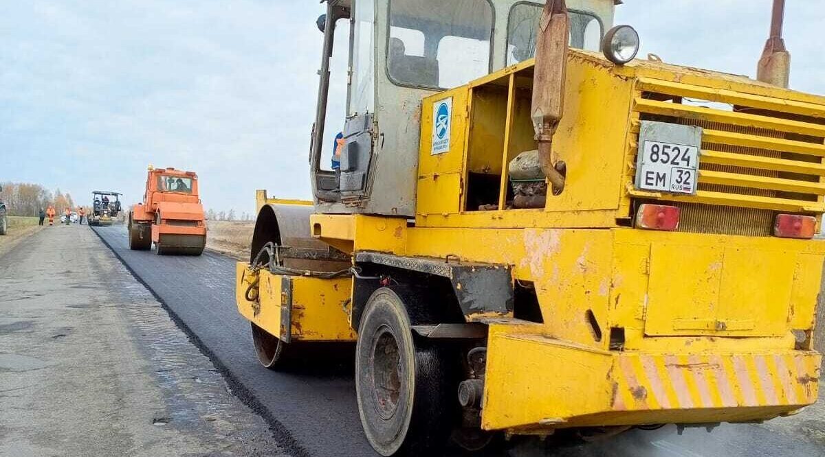 В Красногорском районе идет ремонт участка автодороги