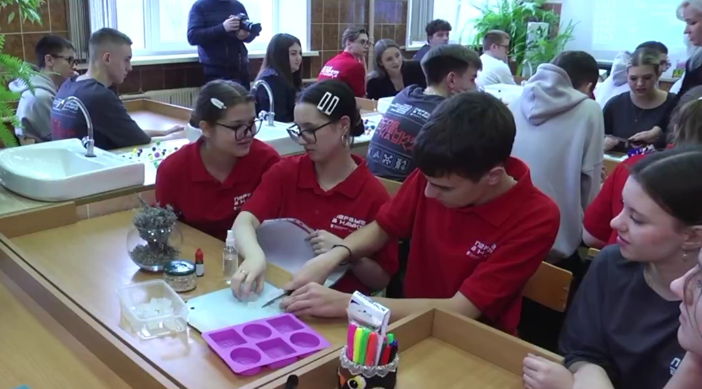 На Брянщине стартовал проект «Наука Первых» с экспериментами и роботами