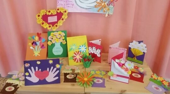 Выставка творческих работ «Цветы для любимой мамы»