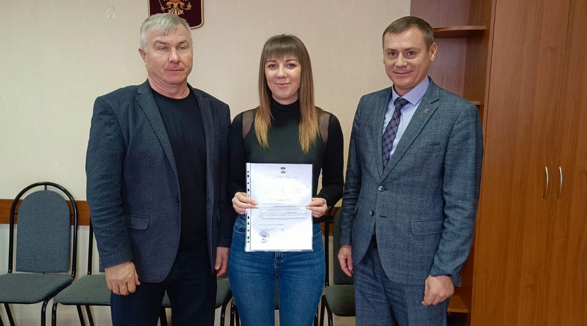 В администрации Почепского района прошло вручение жилищных сертификатов