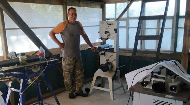 Житель Дубровского района открыл мастерскую благодаря соцконтракту