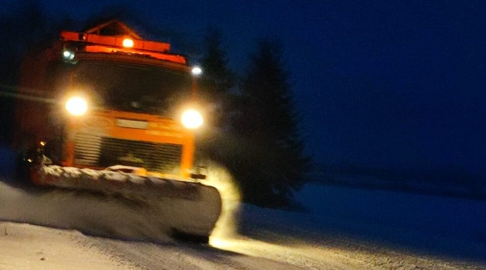 В Брянской области ведется круглосуточная очистка и обработка дорог