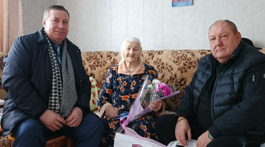 Руководство Дубровского района поздравило ветеранов с наступающим Новым годом