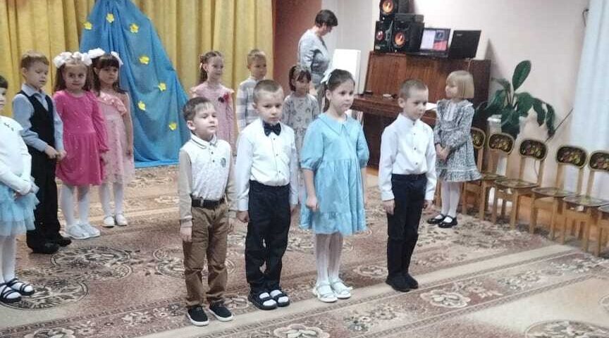 В Дубровском детском саду № 2 состоялся концерт, посвященный Дню матери