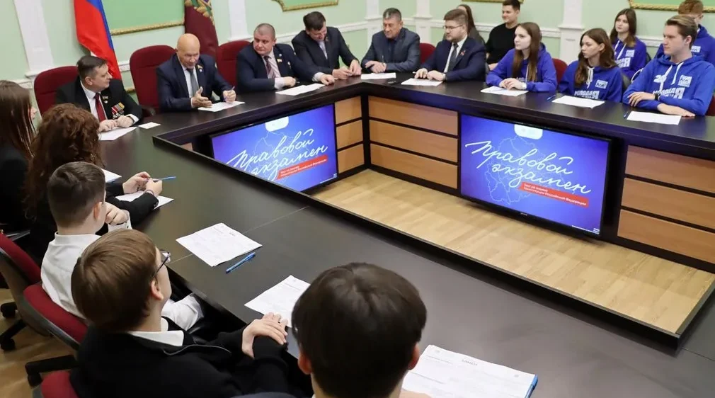 Брянский молодежный парламент провел «Правовой экзамен»