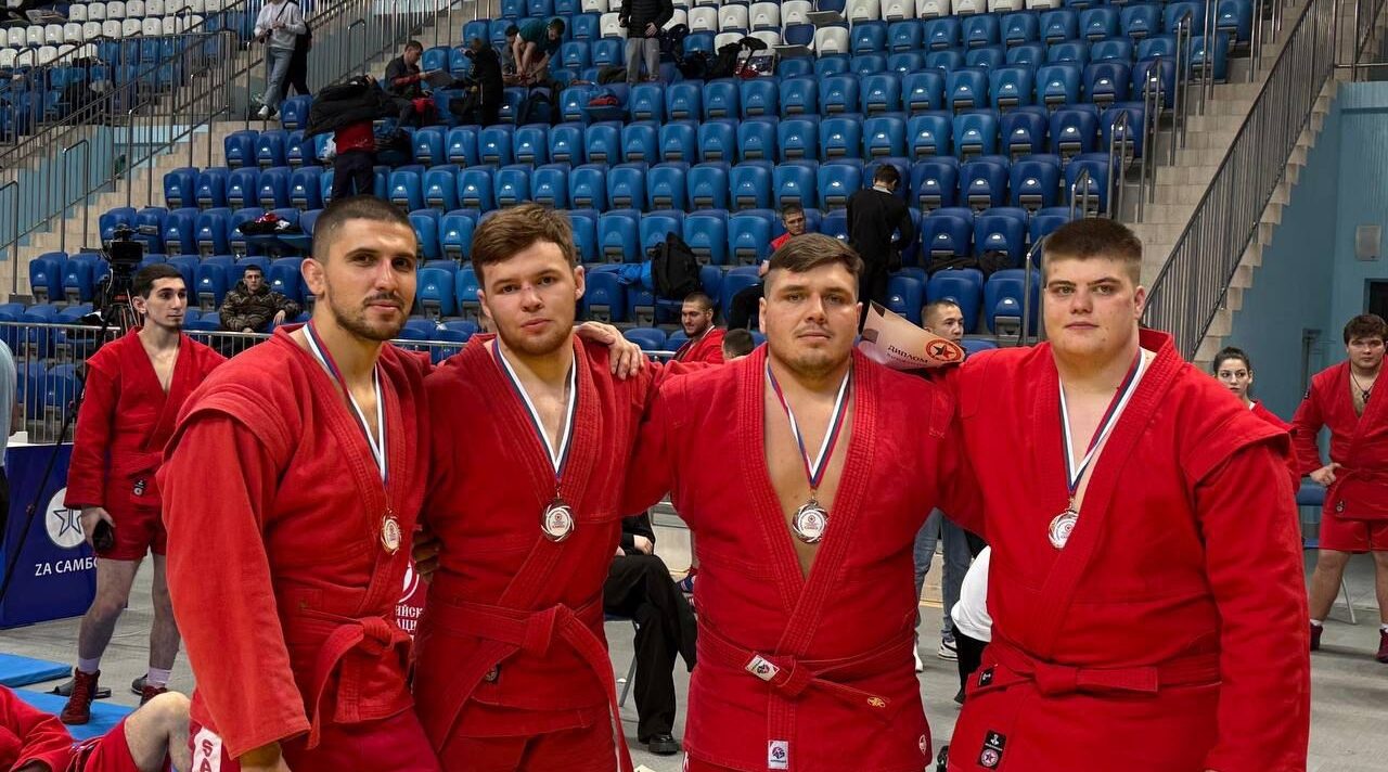 Брянские самбисты успешно выступили на чемпионате ЦФО