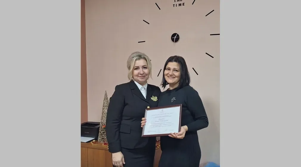 Брянский детский омбудсмен Инна Мухина наградила 2 организации