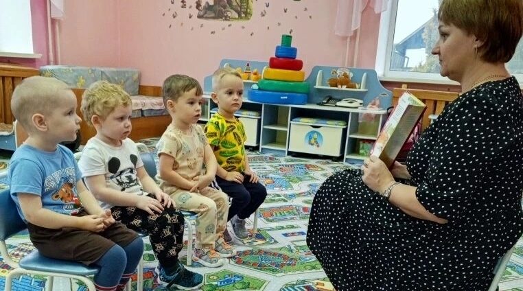 Для воспитанников Дубровского детского сада № 4 состоялось занятие, посвященное Дню сказок