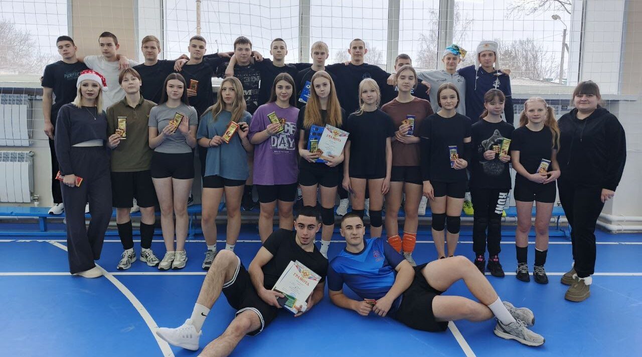 Молодёжные команды Дубровского района сразились в волейболе