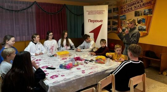 В Сещинском доме культуры состоялся мастер-класс по созданию «капитошки»