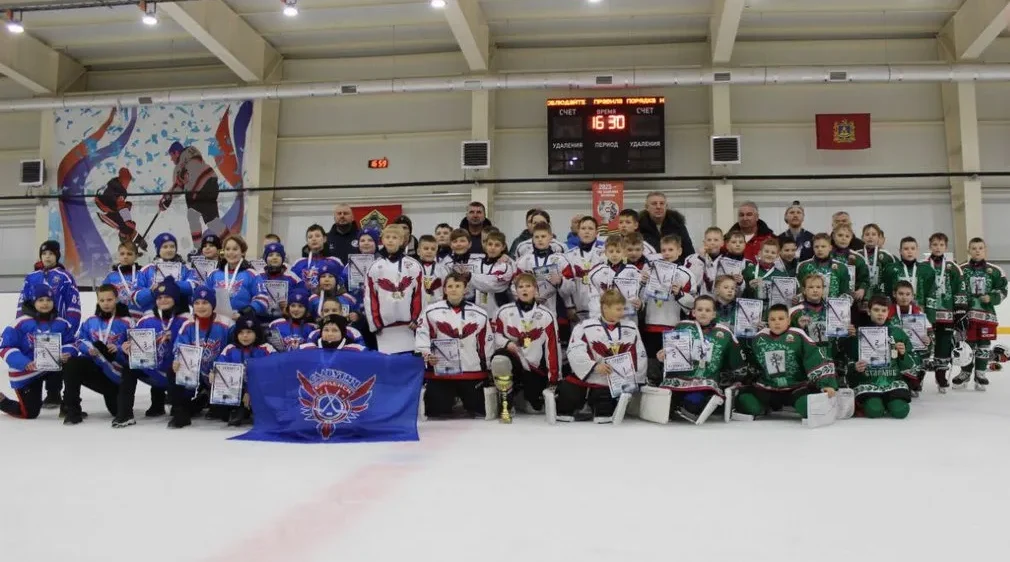 В Почепе состоялся финал открытого первенства региона по хоккею