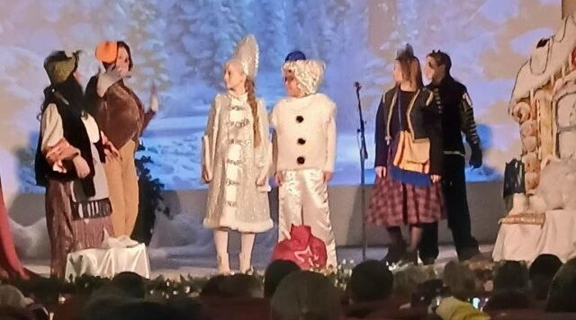 Воспитанники ГБУ КЦСОН посетили театральное представление в Дубровке