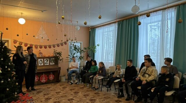 Воспитанников ГБУ КЦСОН Дубровского района поздравили с Новым годом