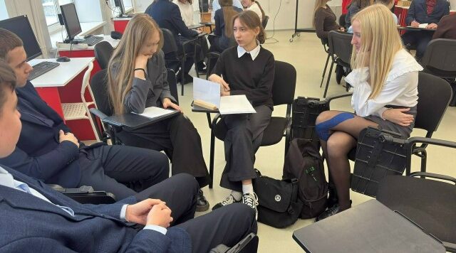 В Дубровской № 2 СОШ состоялась игра «Что? Где? Когда?»