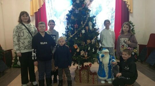 Учащиеся Рябчинской СОШ посмотрели спектакль «В поисках пера Жар‑птицы»