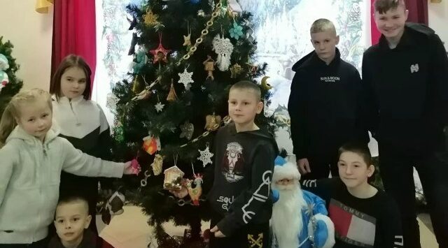 Воспитанники ГБУ КЦСОН Дубровского района посмотрели зимнюю сказку под названием «Морозко»