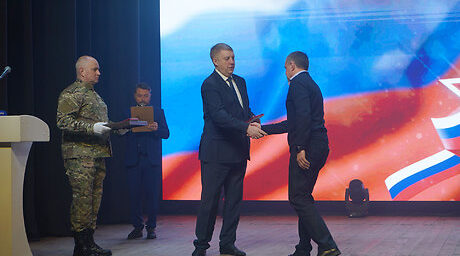 Богомаз поздравил с Днем защитника Отечества бойцов добровольческой бригады «БАРС-Брянск»