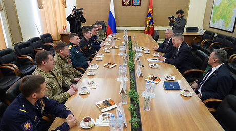 Александр Богомаз провел встречу с участниками программы «Брянские герои»