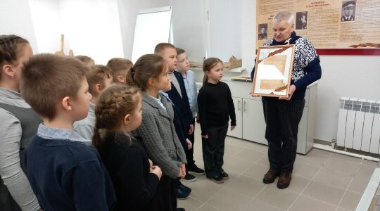 Учащиеся Дубровской № 2 СОШ совершили экскурсию в школьный музей боевой славы