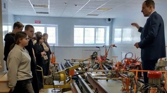 Для учащихся Дубровской №1 СОШ прошла экскурсия в Брянский филиал университета путей сообщения