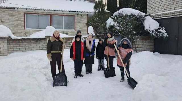 Молодёжь и волонтёры Дубровского района помогают участнику СВО