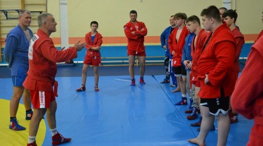 Во Дворце единоборств прошло занятие по самбо с участием известных спортсменов