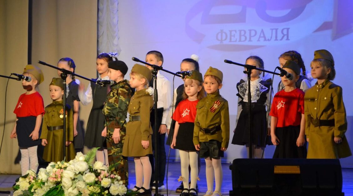 Торжественный концерт в честь Дня защитника Отечества в Доме культуры поселка Дубровка