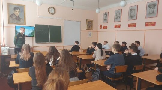 Профориентационная встреча в Дубровской № 1 СОШ с выпускником военной академии