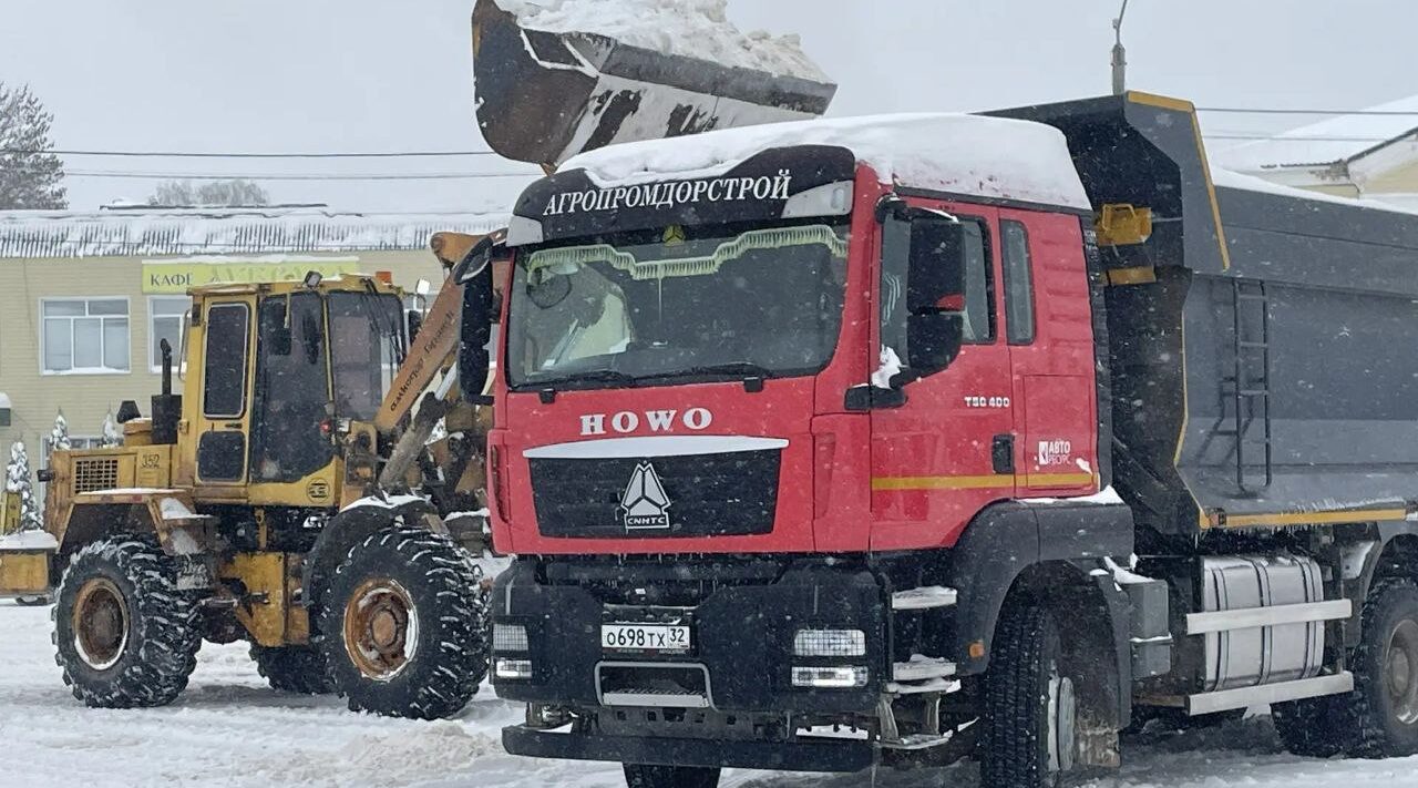 В Дубровском районе устраняют последствия снегопада
