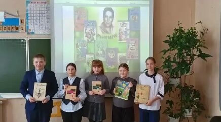 В библиотеке Дубровской № 1 СОШ организована выставка «Поэзия доброты Агнии Барто»