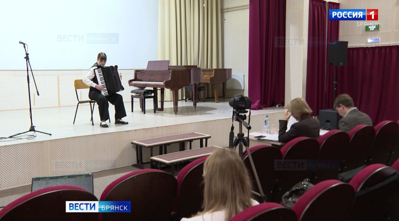 Почти сто юных музыкантов Брянской области участвовали в конкурсе народных инструментов