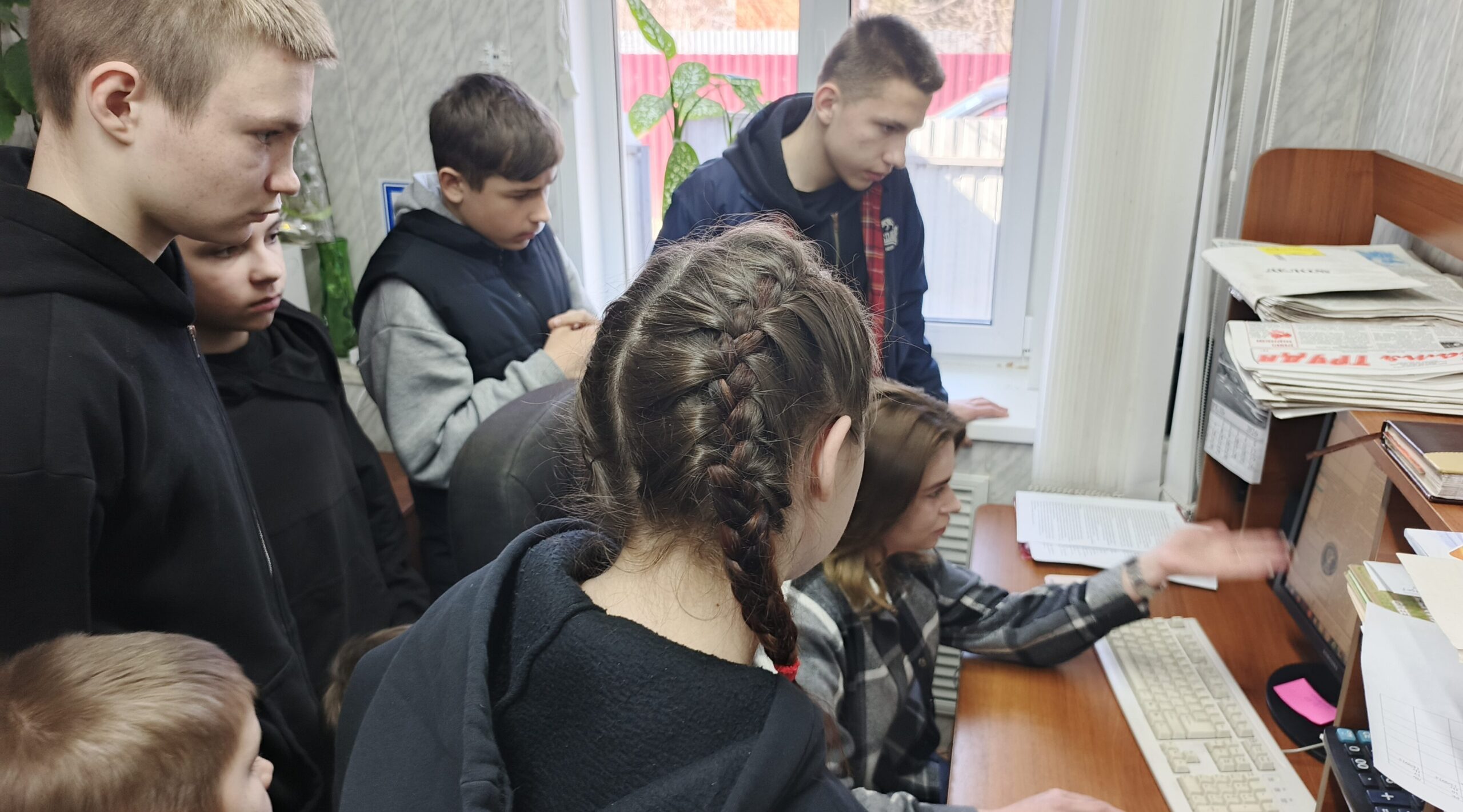 Для воспитанников ГБУ КЦСОН Дубровского района состоялась экскурсия в редакцию газеты «Знамя труда»