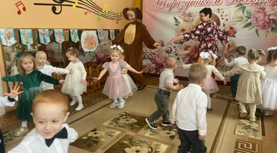 В Дубровской № 1 СОШ прошли утренники, посвященные Международному женскому дню