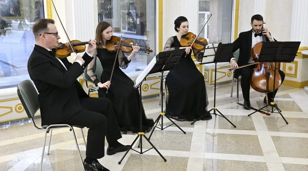 Александр Богомаз поздравил работников культуры с профессиональным праздником