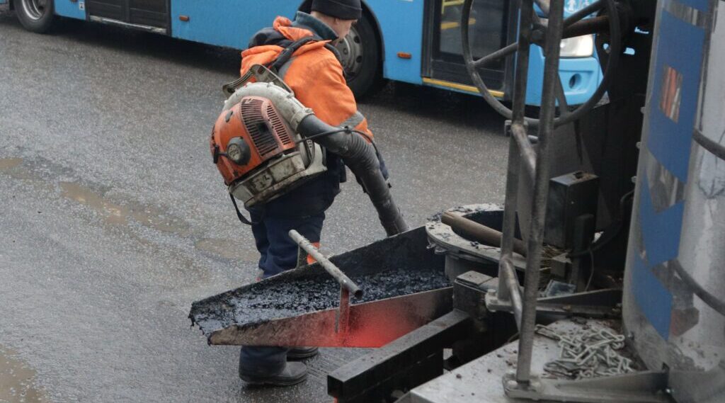 В Брянске проходит ямочный ремонт дорог