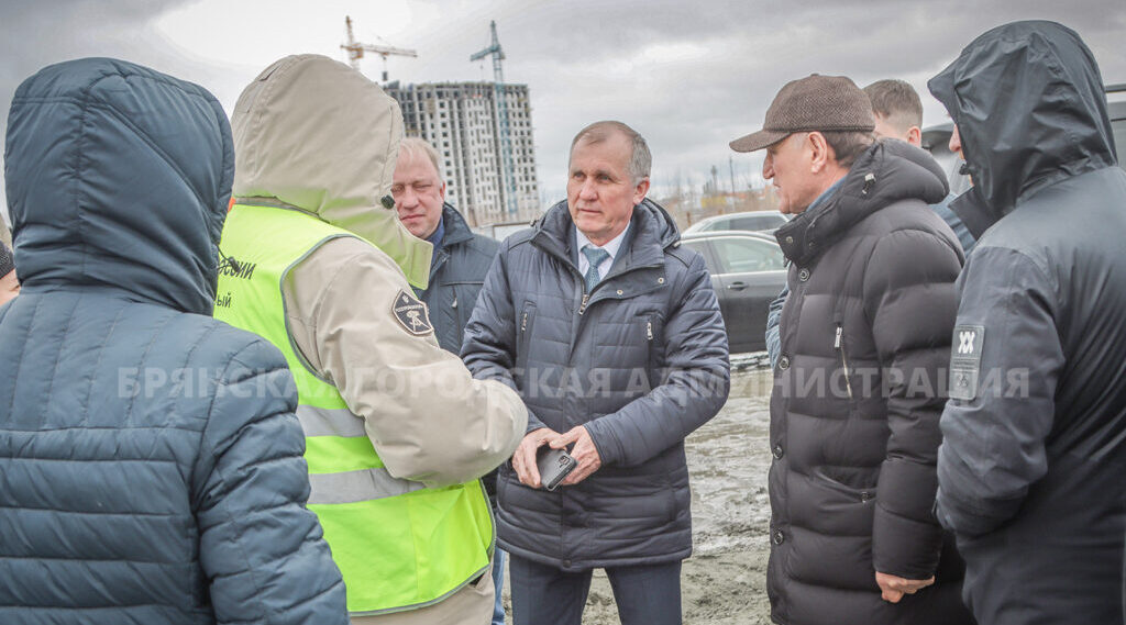 Александр Макаров контролирует строительство нового детского сада в Брянске