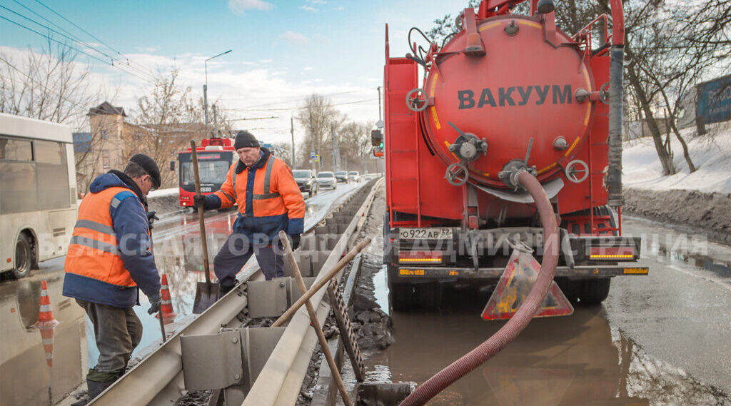 Брянские ливнёвки очищают вакуумом