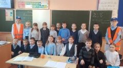 В Дубровской № 1 СОШ прошли занятия, посвященные Дню воссоединения Крыма с Россией